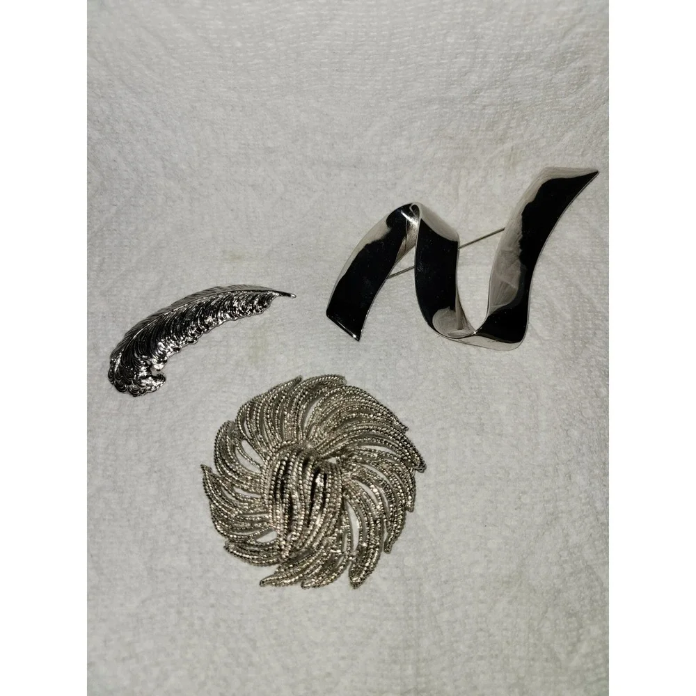 Brooches Pins Silver Tone Monet Ribbon Sara Cov Feather Unbranded Swirl Lot Of 3